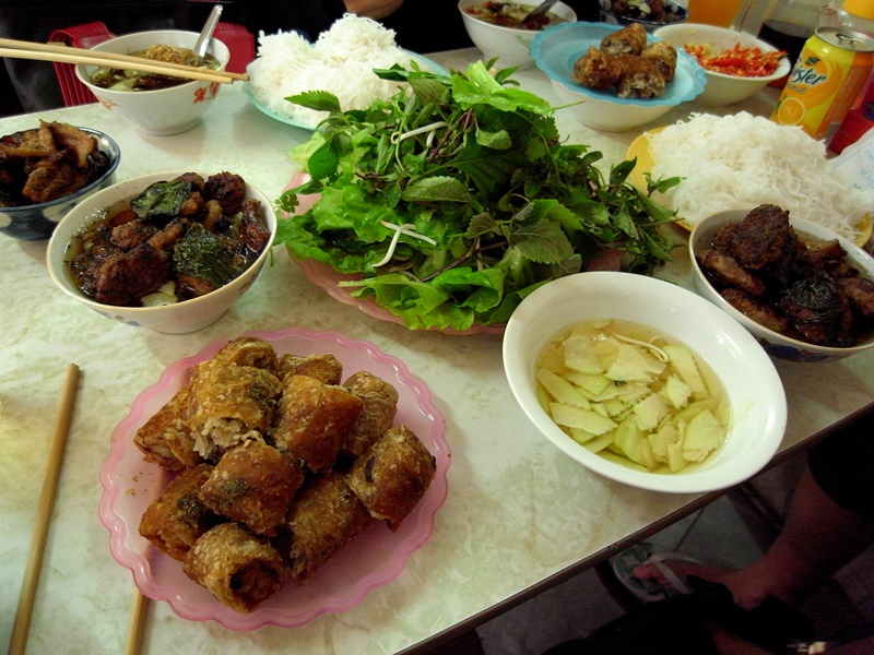 Best places to visit in Vietnam, Vietnamese best places to visit, Vietnames famous foods